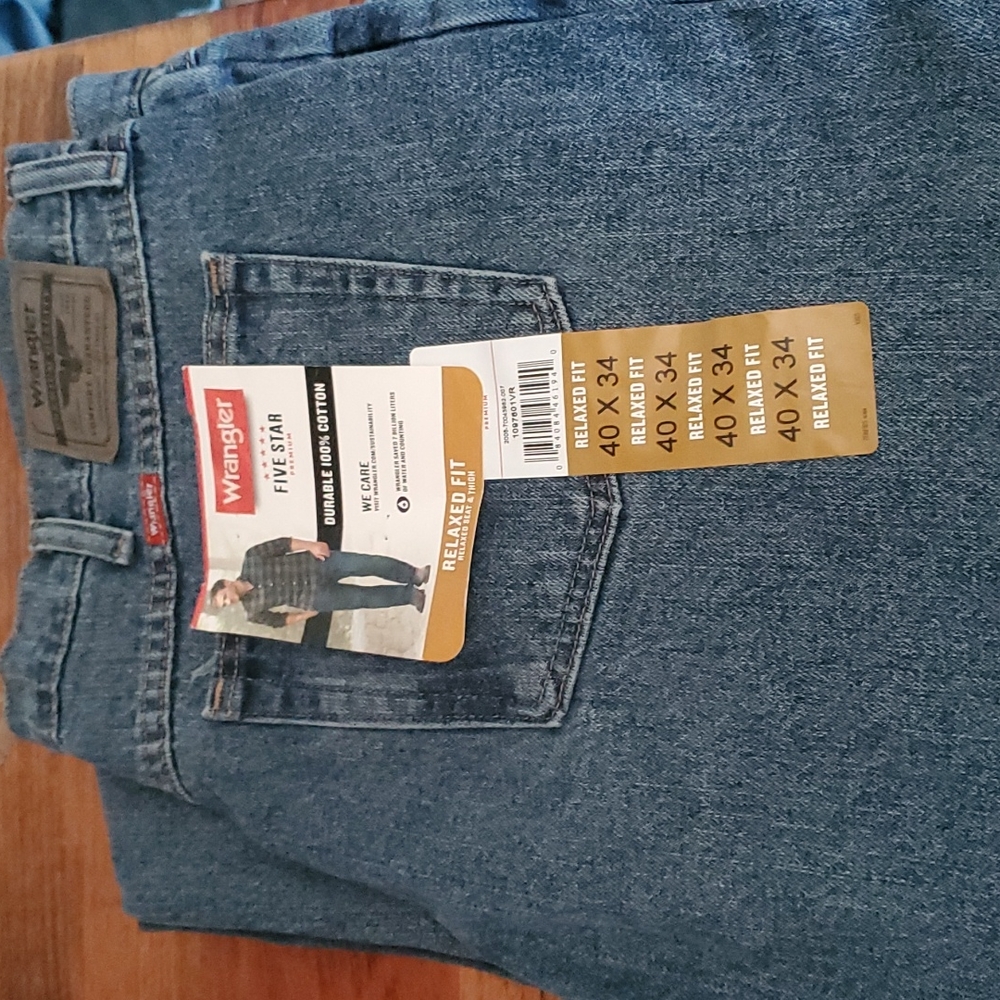 Men wrangler jeans relaxed fit
